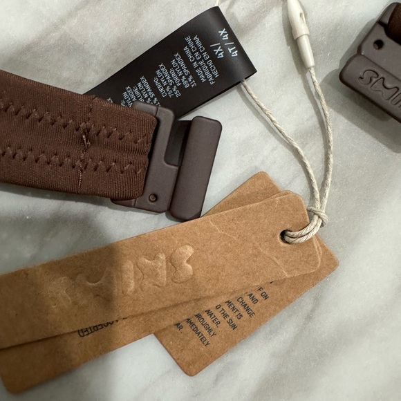 SKIMS Bikini Set bra size 4x and bikini is size 3 - Picture 9 of 11